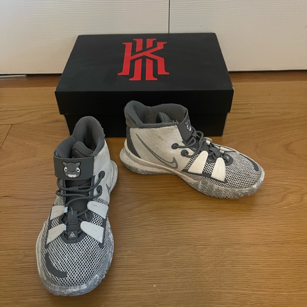 Kyrie 7 SE boys sneakers size 12